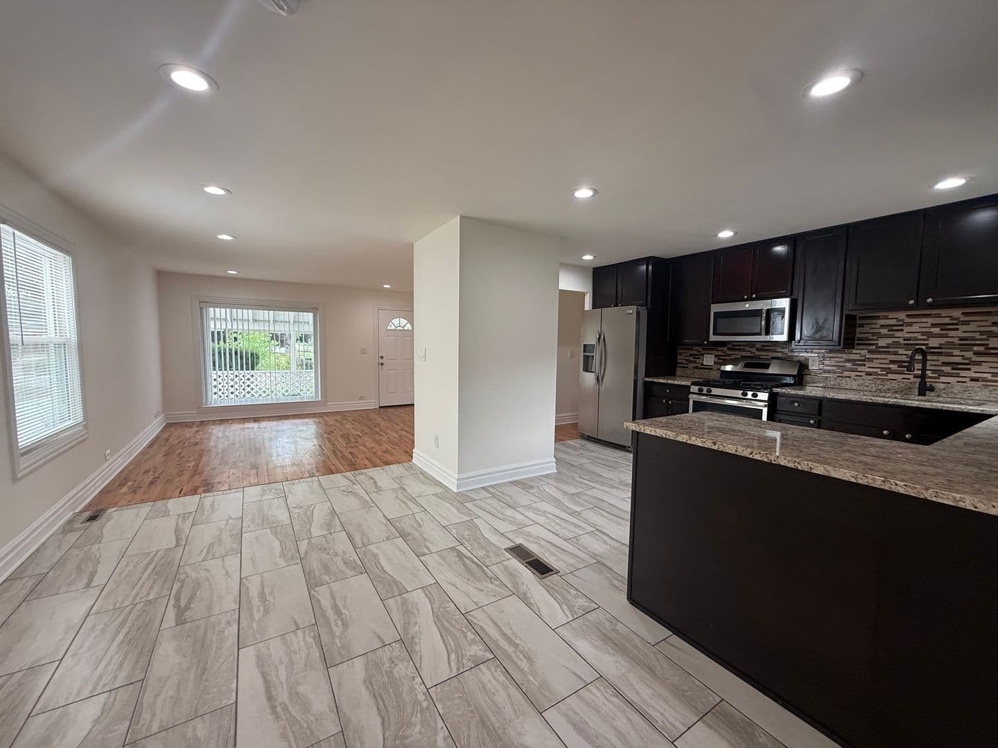 Glenview House: 542 Cherry Ln,
