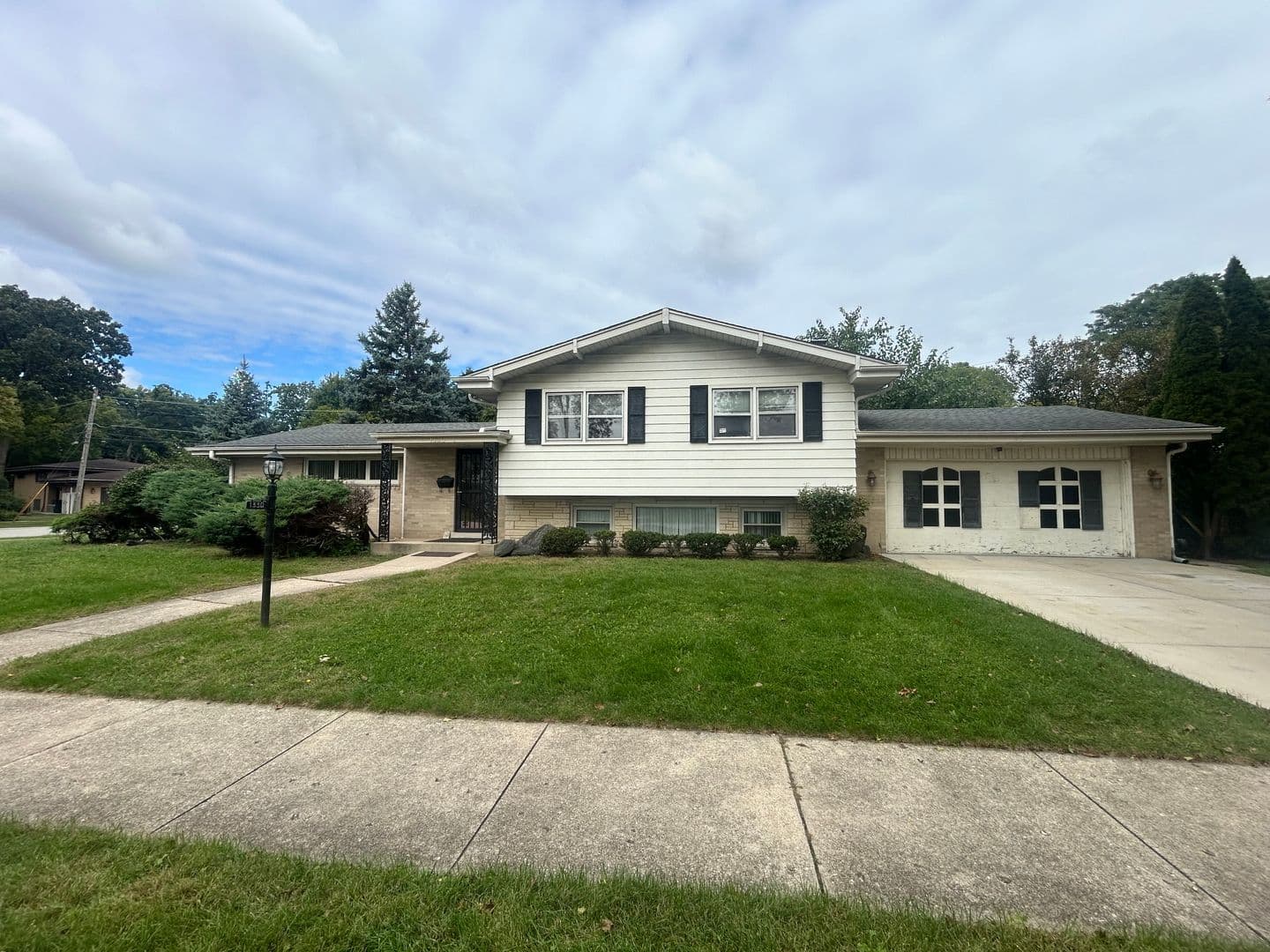 Park Ridge House: 1330 Bonita Drive