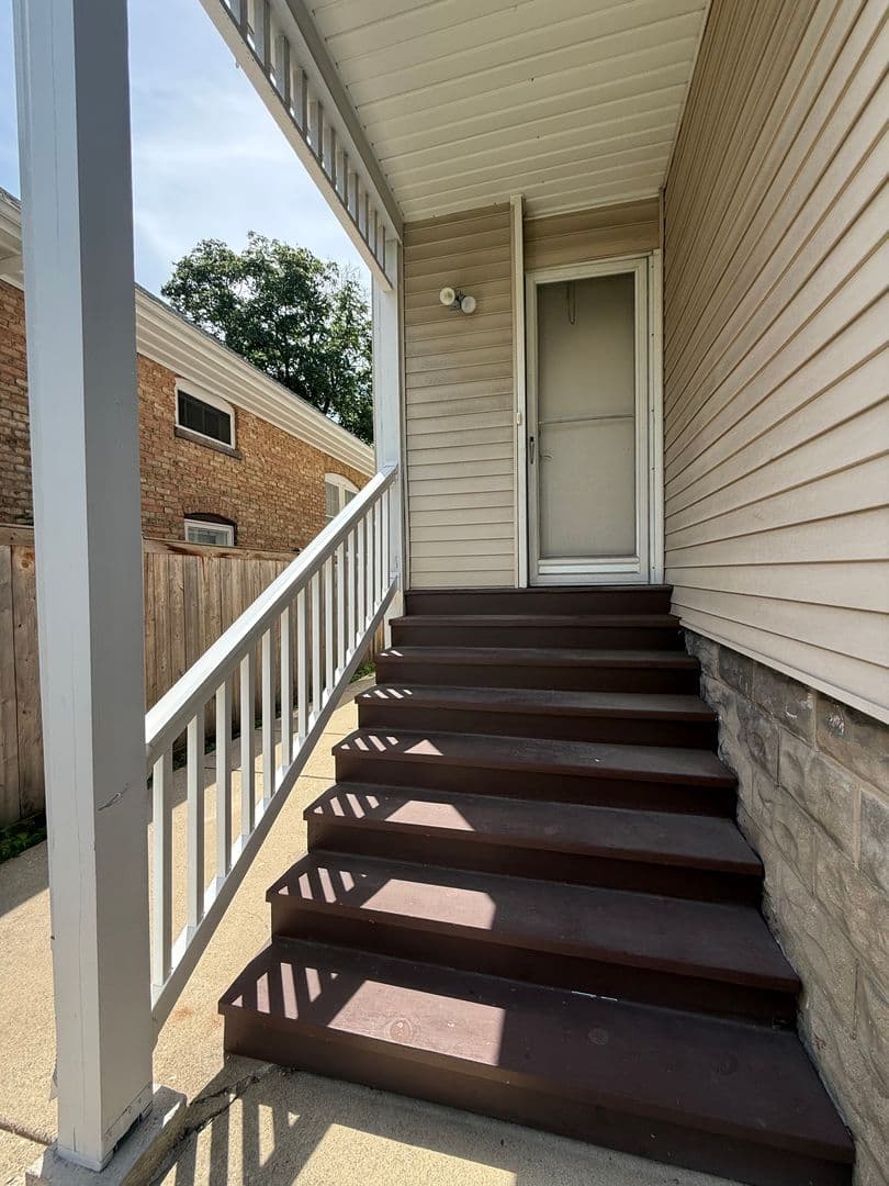 Forest Park Apartment: 150 Rockford Ave
