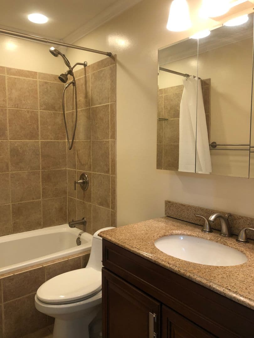 Bolingbrook House: 448 Independence