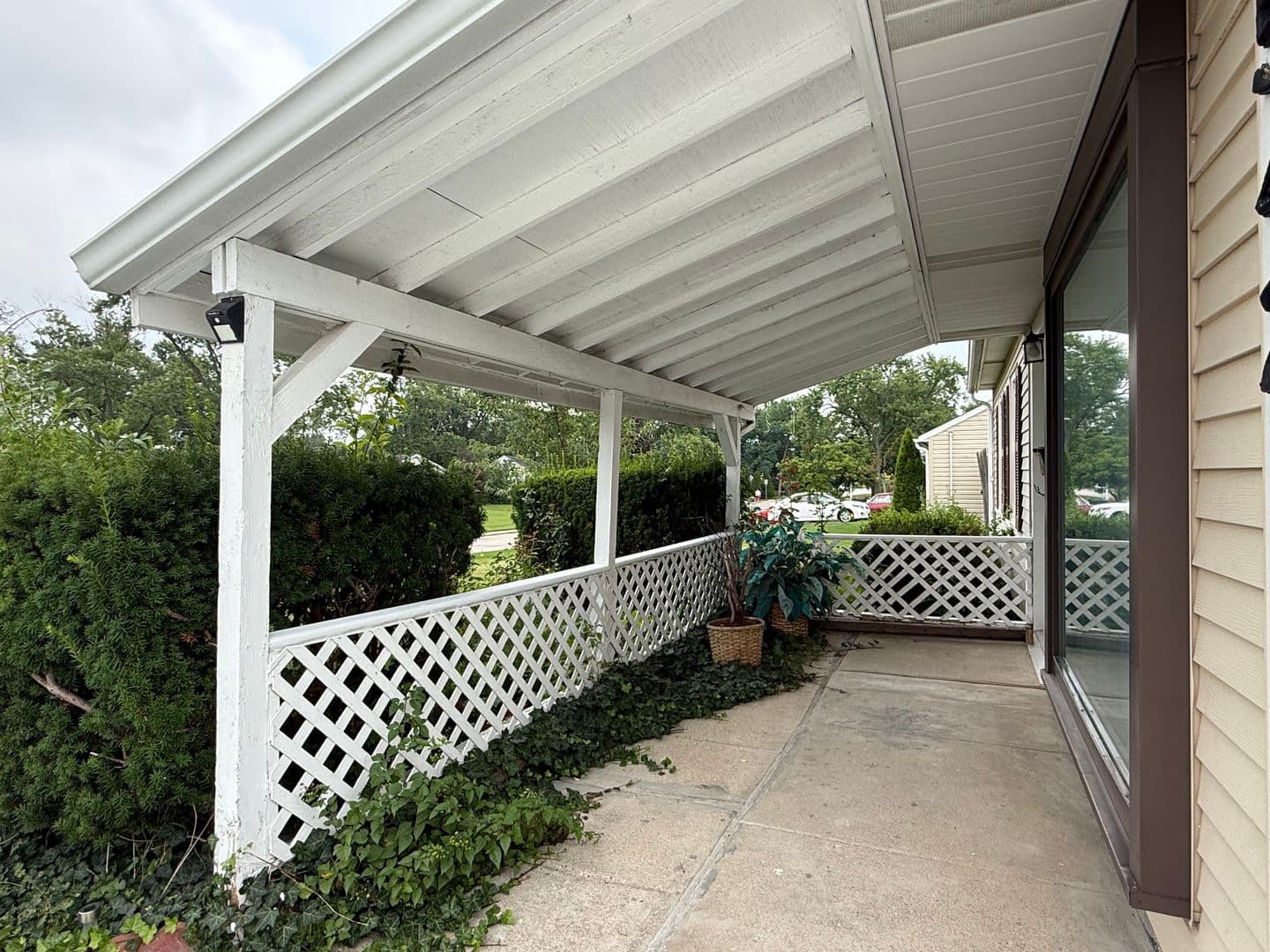 Glenview House: 542 Cherry Ln,