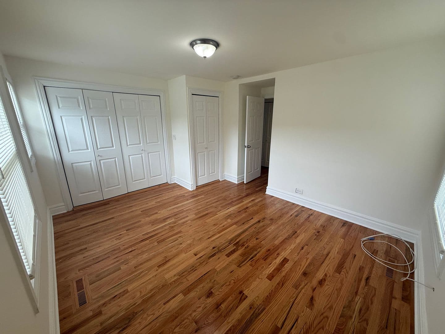 Glenview House: 542 Cherry Ln,