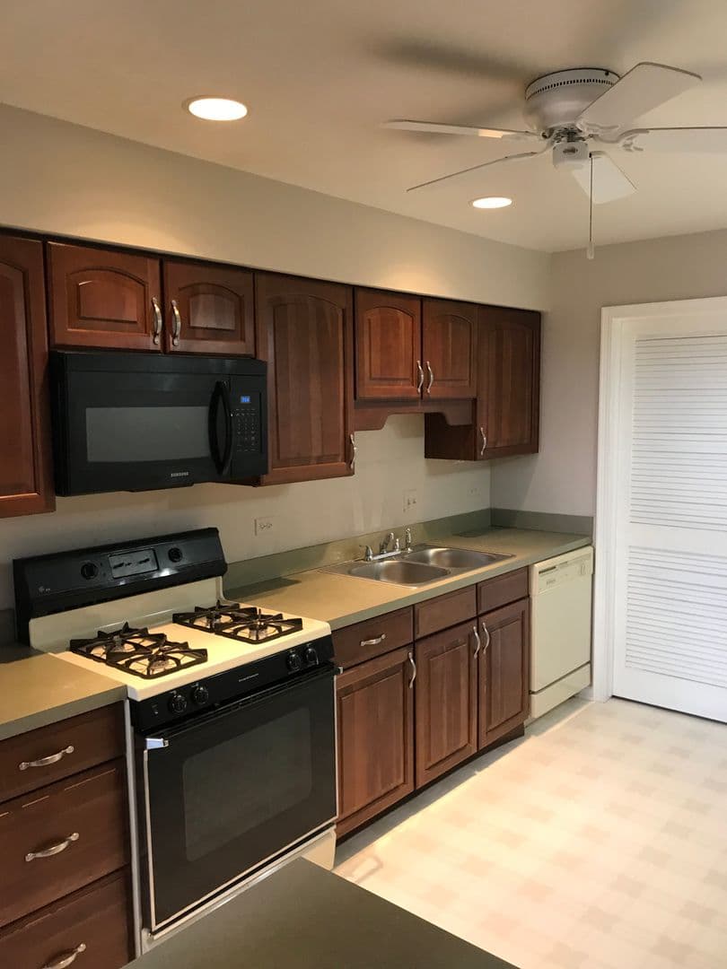 Buffalo Grove House: 1013 Courtland Drive