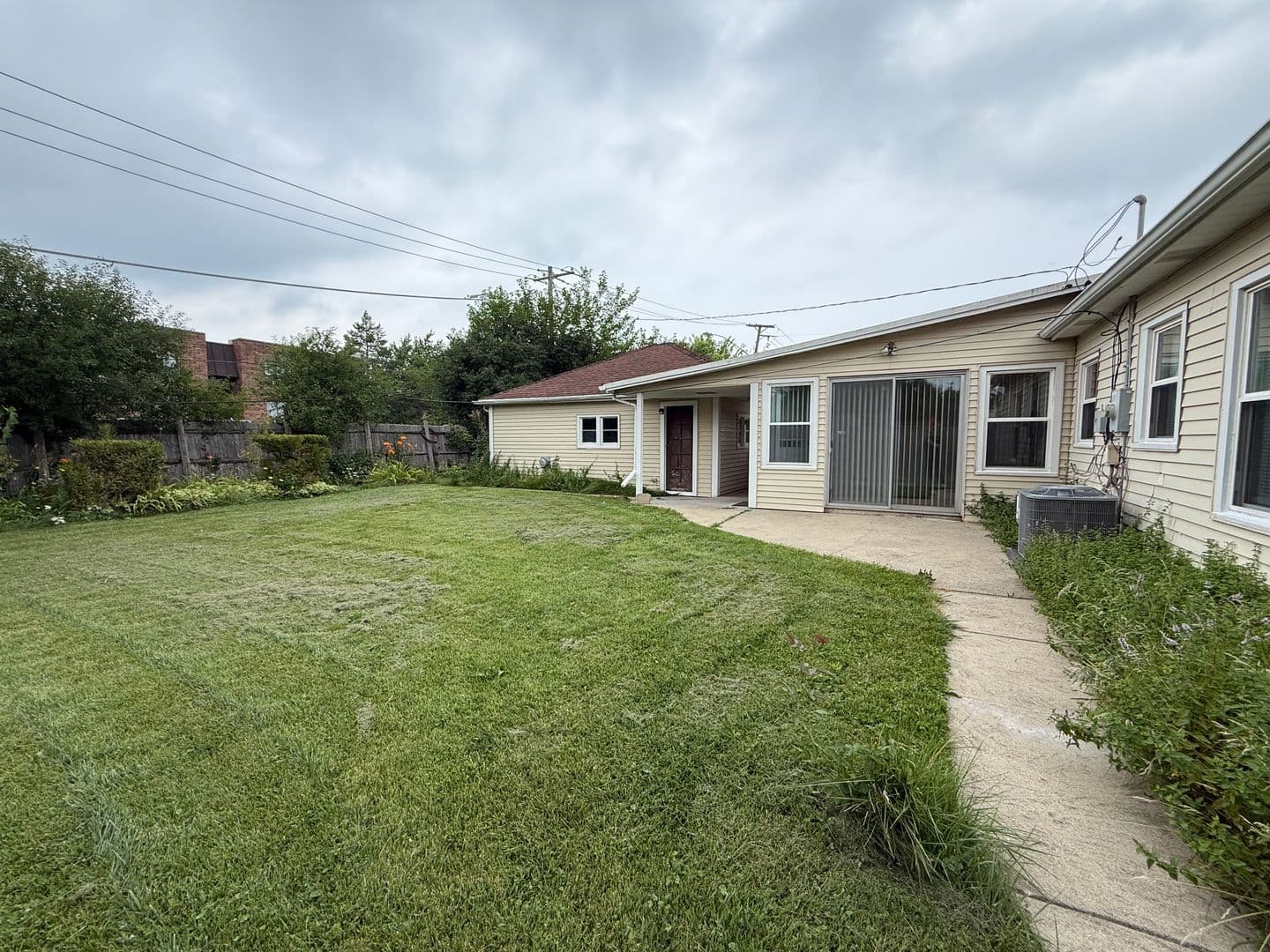Glenview House: 542 Cherry Ln,