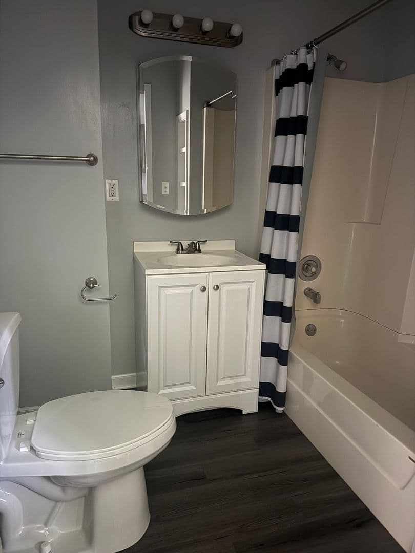 Forest Park Apartment: 150 Rockford Ave