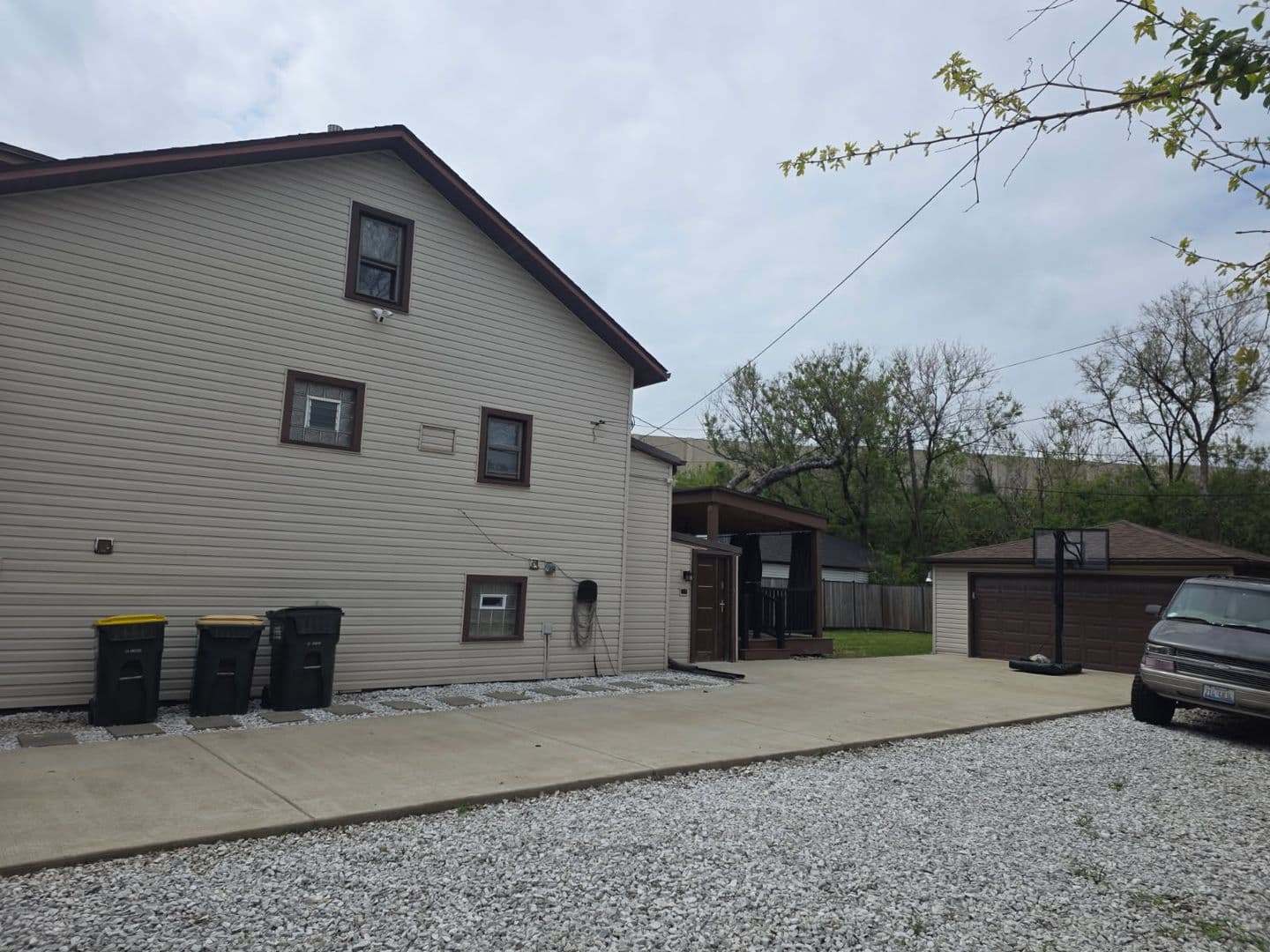 Schiller Park House: 9804 Linn Ave