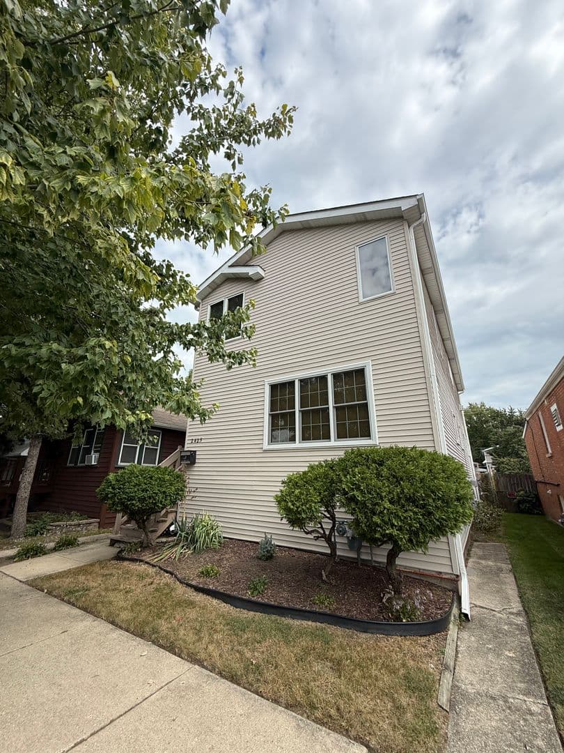 River Grove House: 2425 Hessing St,