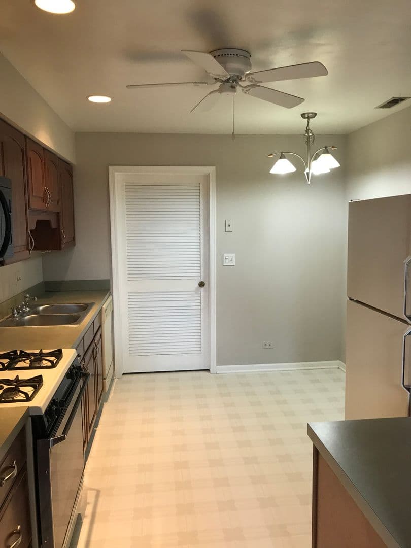 Buffalo Grove House: 1013 Courtland Drive