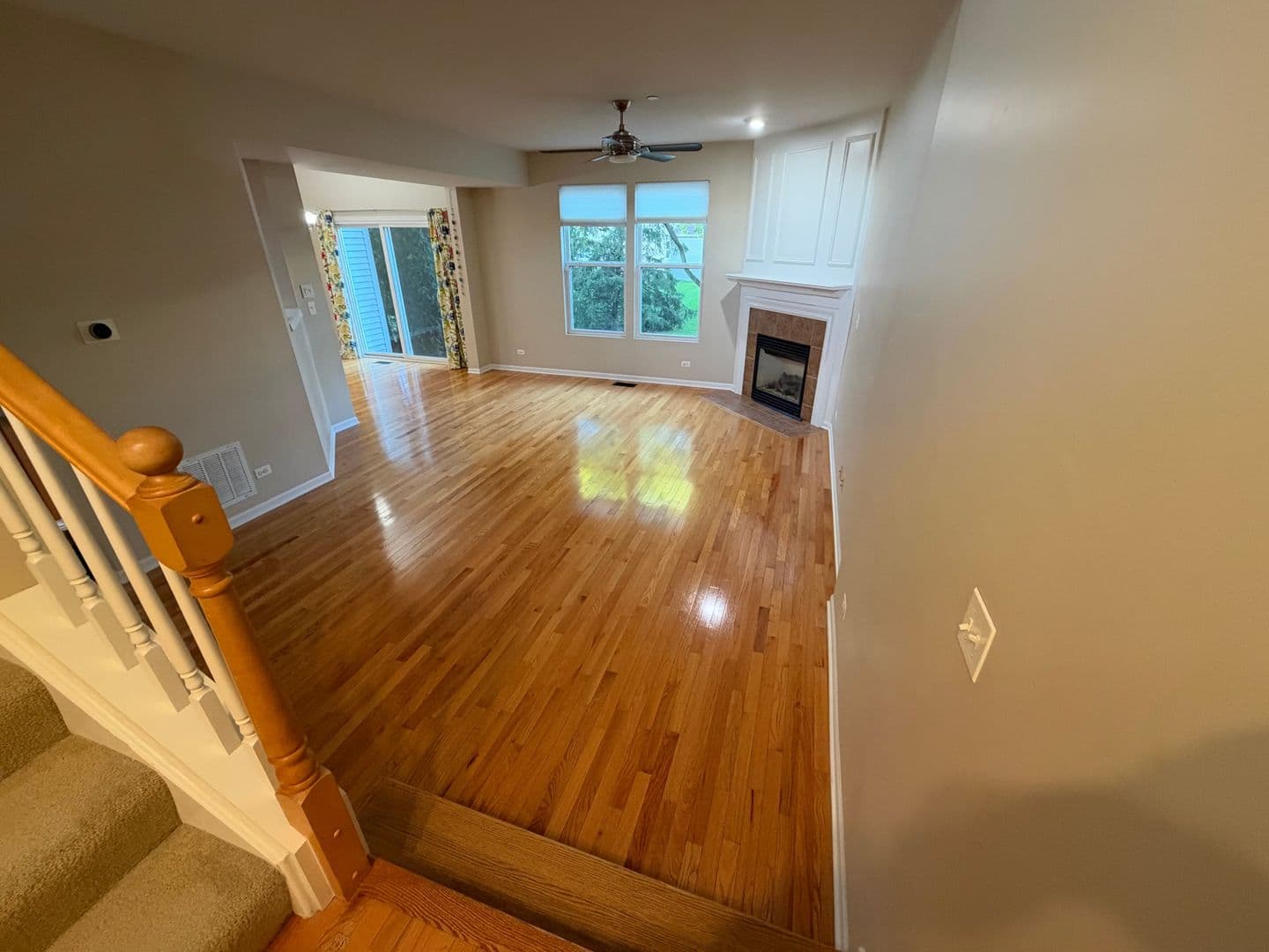 Streamwood Townhome: 924 Elizabeth Dr