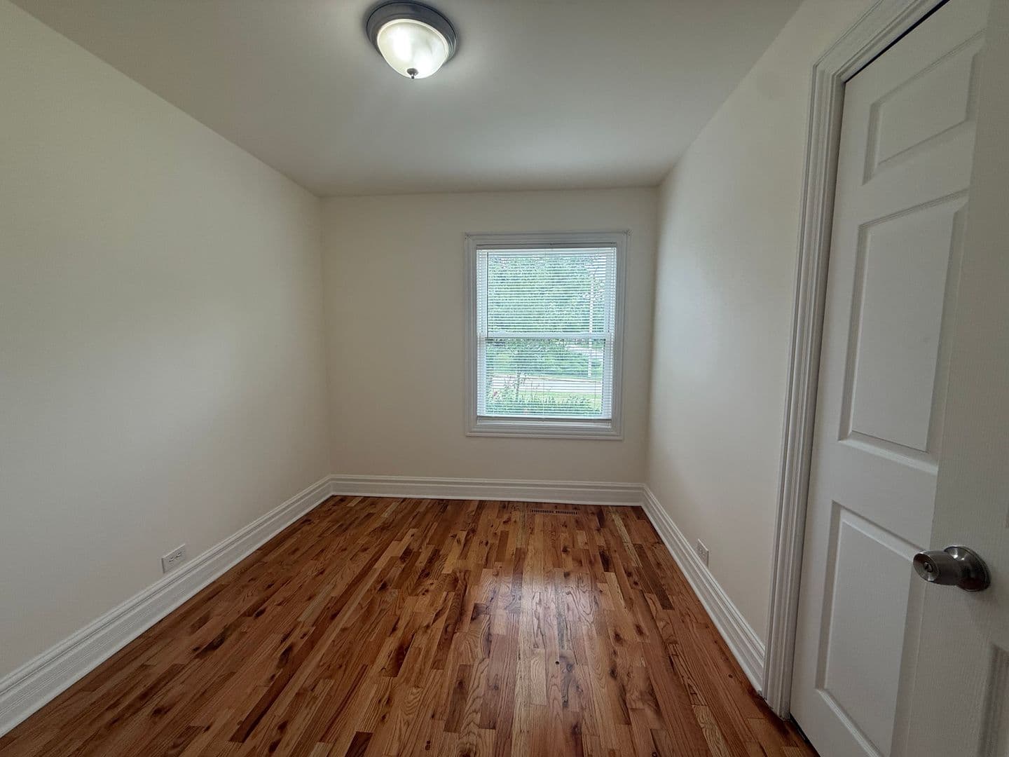 Glenview House: 542 Cherry Ln,