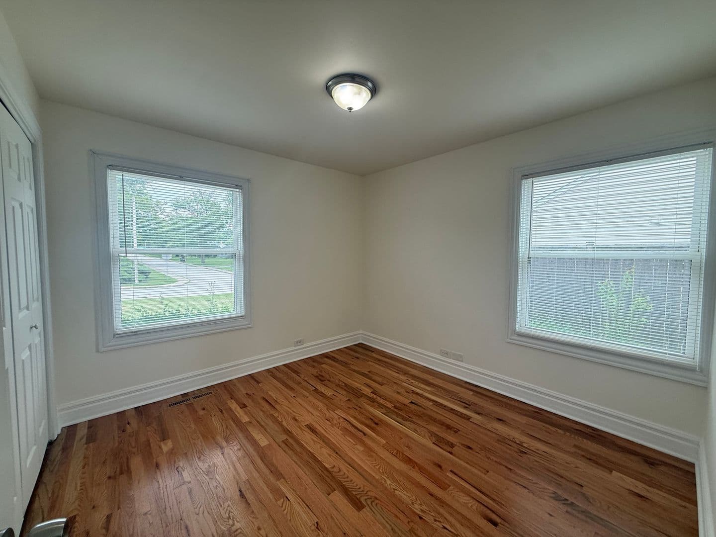 Glenview House: 542 Cherry Ln,