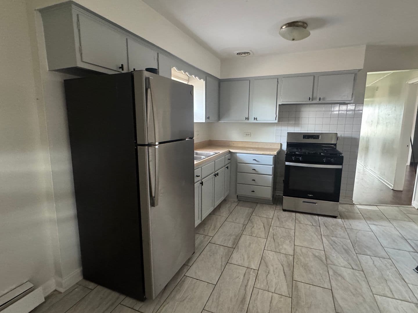 Maywood Apartment: 1019 S 16th Ave
