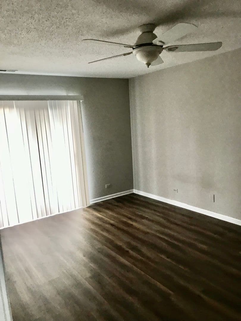 Buffalo Grove House: 1013 Courtland Drive