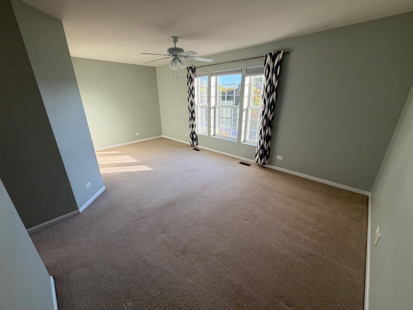 Streamwood Townhome: 924 Elizabeth Dr