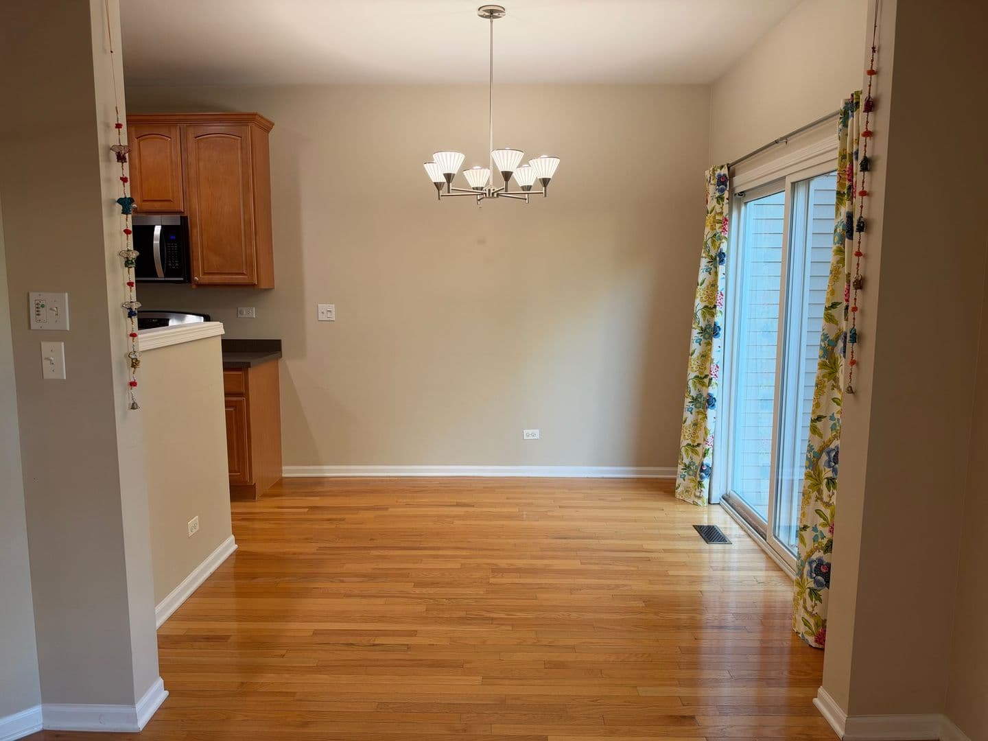 Streamwood Townhome: 924 Elizabeth Dr