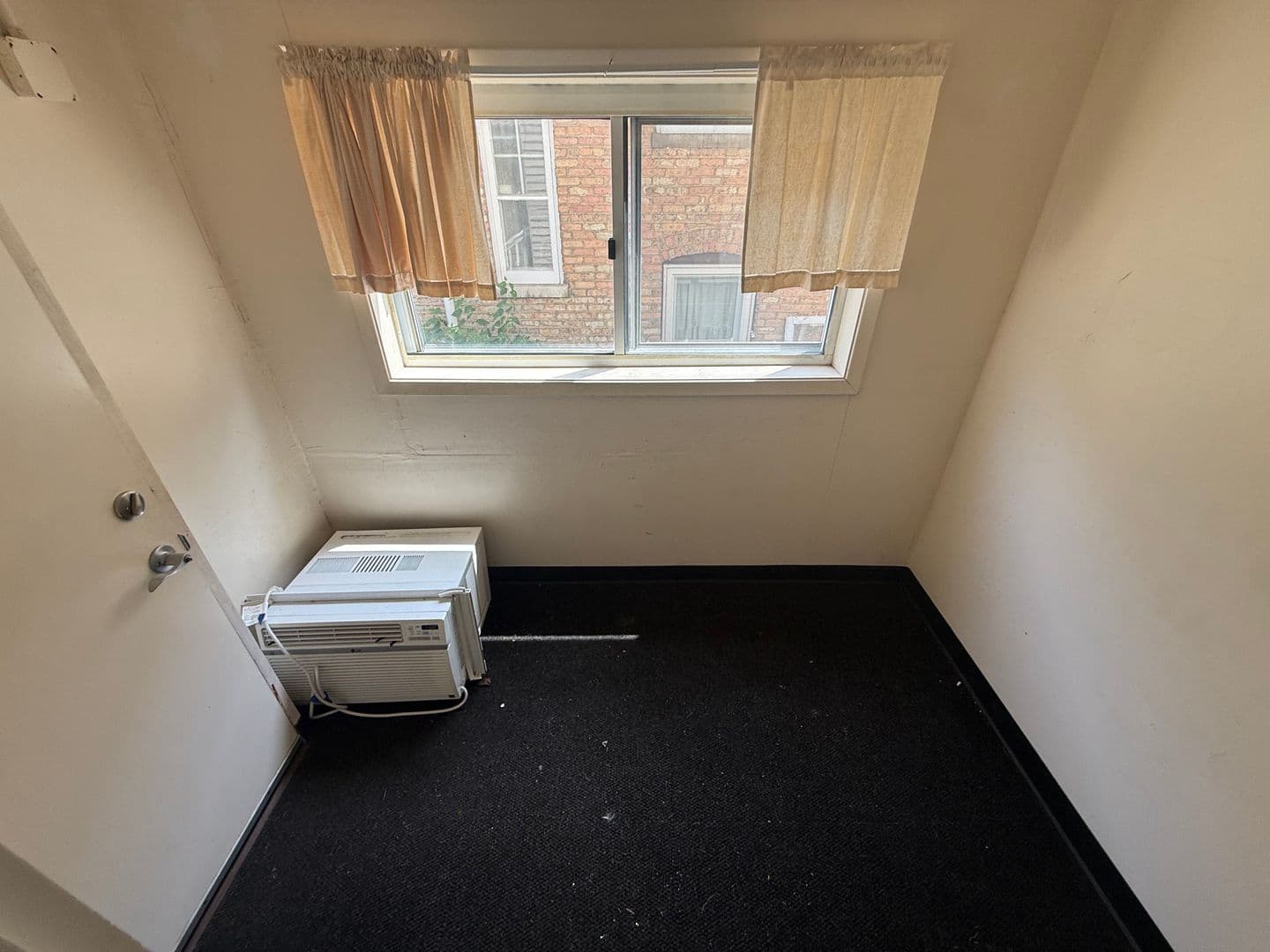 Forest Park Apartment: 150 Rockford Ave