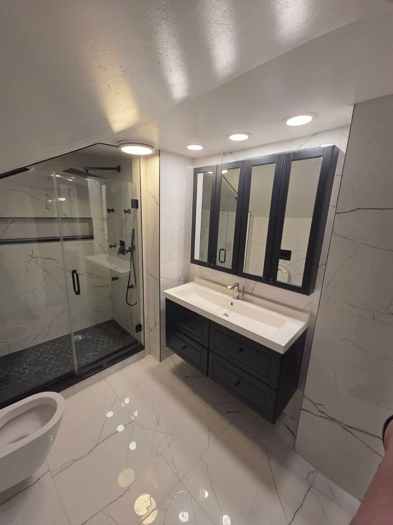 Schiller Park House: 9804 Linn Ave