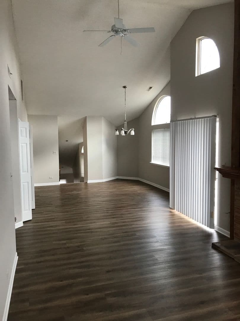 Buffalo Grove House: 1013 Courtland Drive