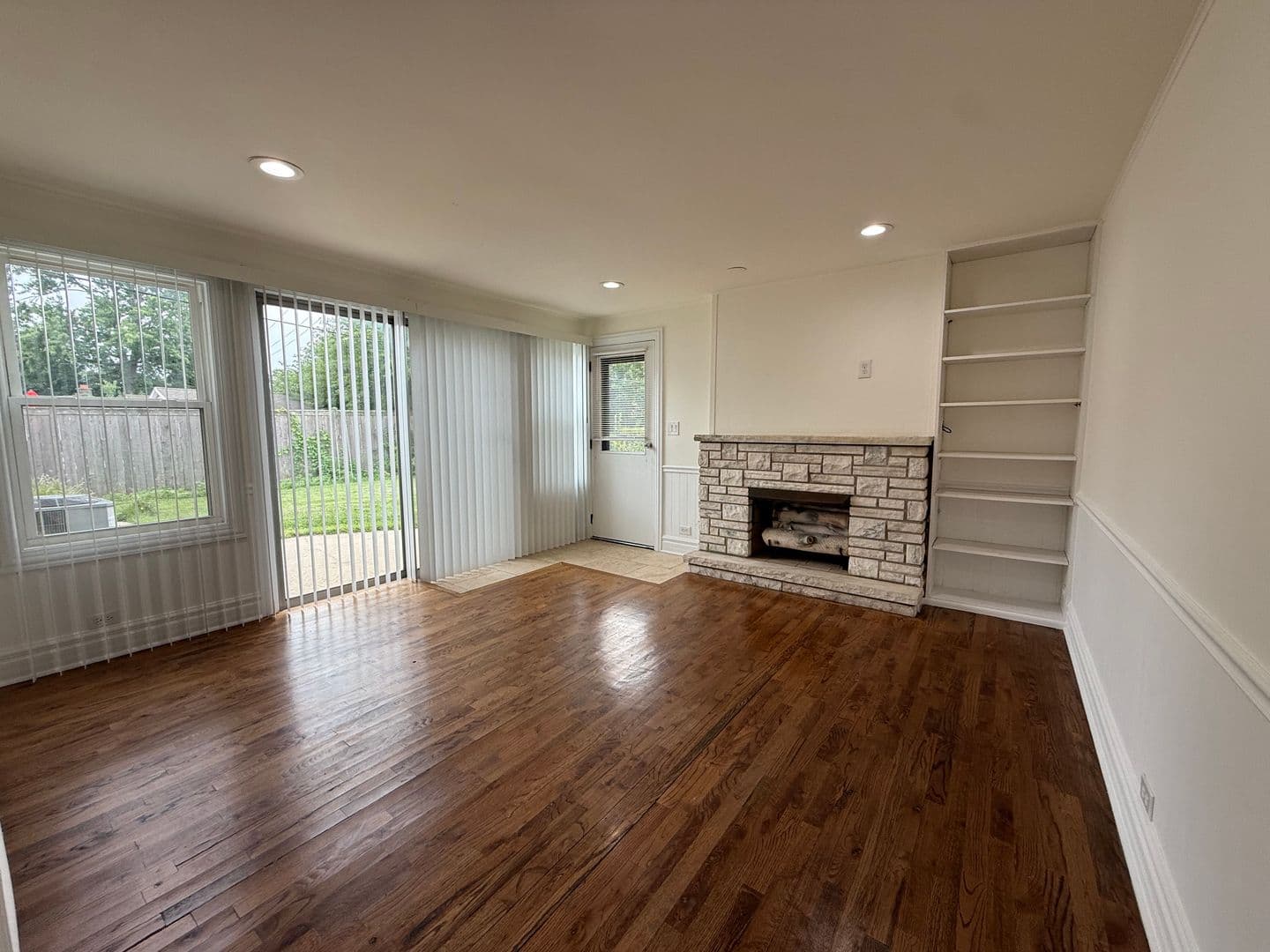 Glenview House: 542 Cherry Ln,