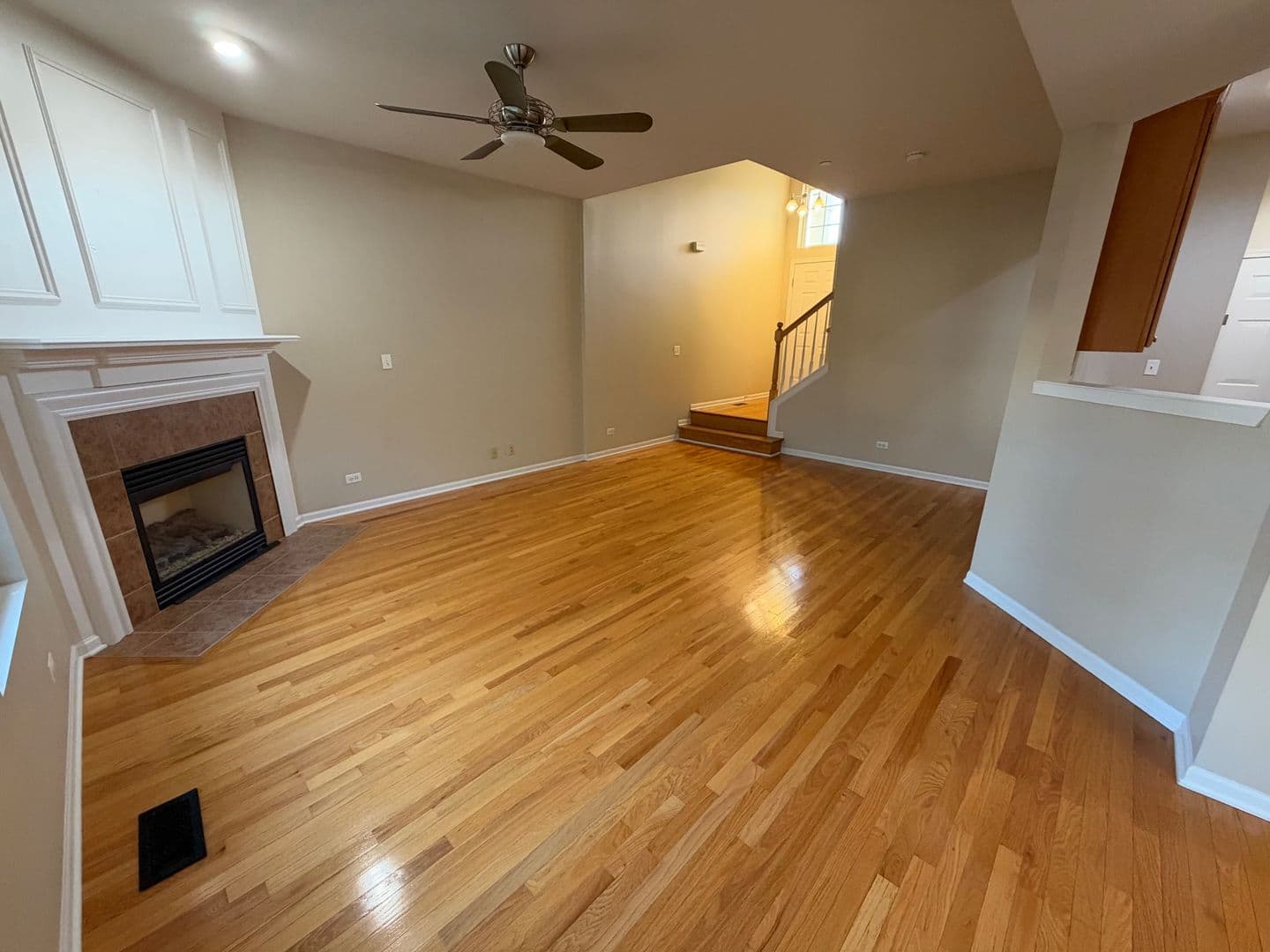 Streamwood Townhome: 924 Elizabeth Dr