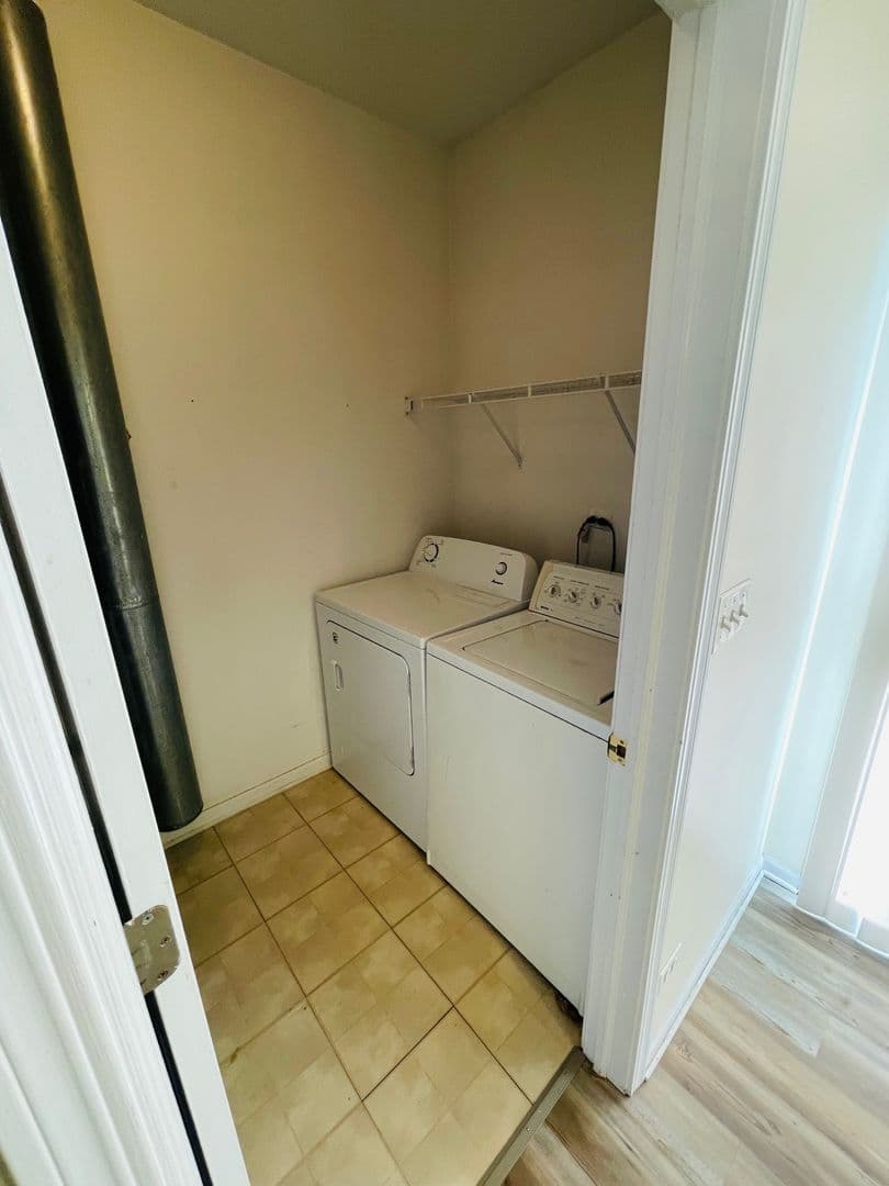 Aurora House: 2244 Daybreak Dr