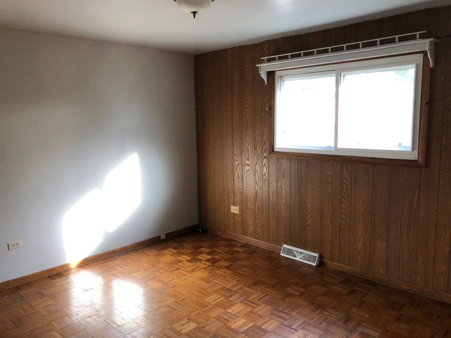 Schiller Park House: 5041 Forster Ave