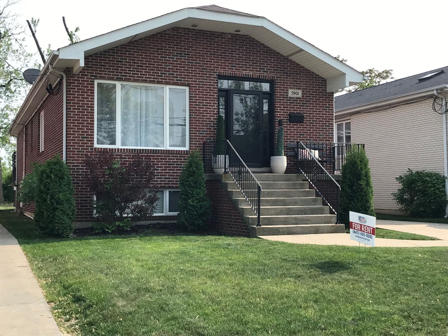 Berkley House: 5901 Burr Oak Avenue