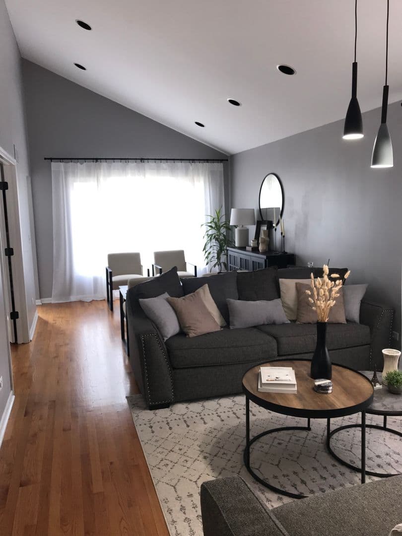 Berkley House: 5901 Burr Oak Avenue
