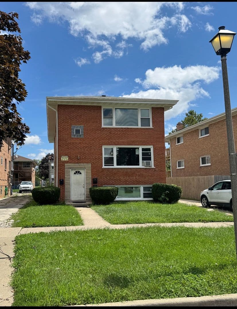 Maywood Apartment: 1019 S 16th Ave