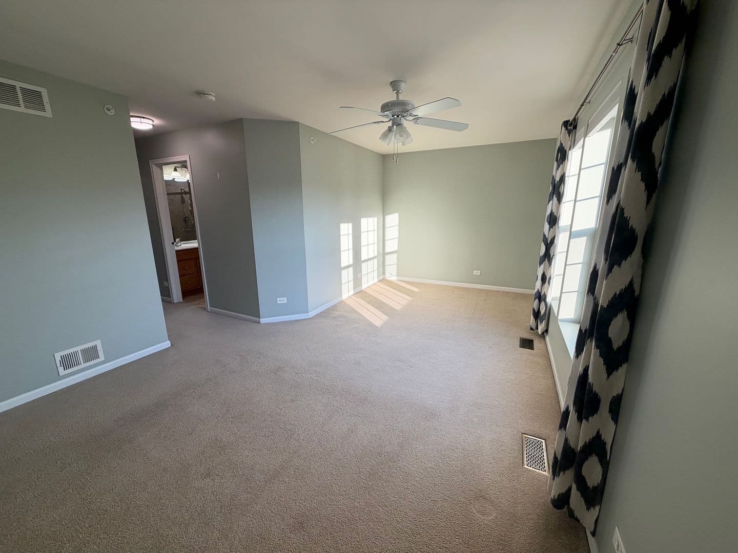Streamwood Townhome: 924 Elizabeth Dr