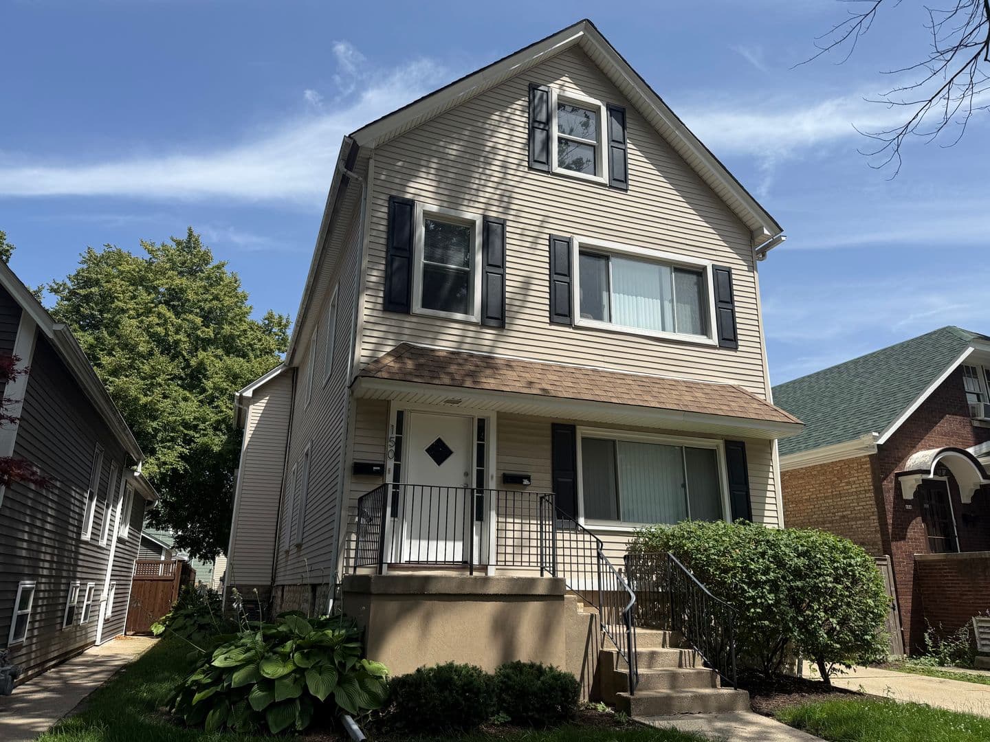 Forest Park Apartment: 150 Rockford Ave