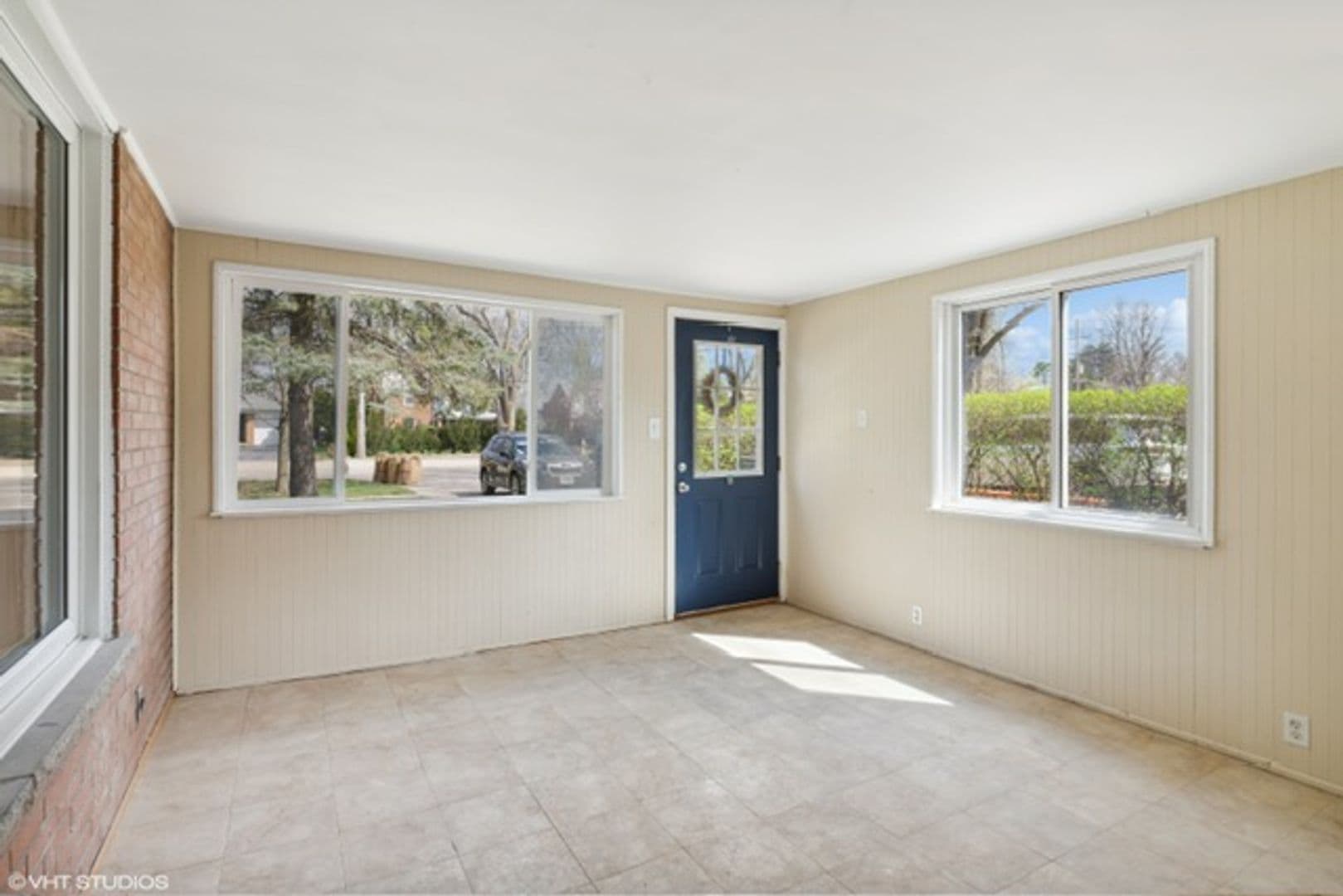 Glenview House: 403 E Lake Ave