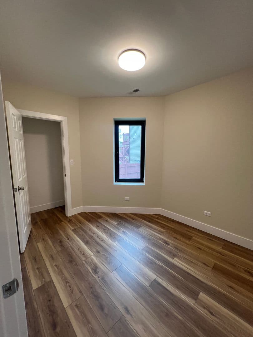 Chicago Apartment: 4434 W Monroe St