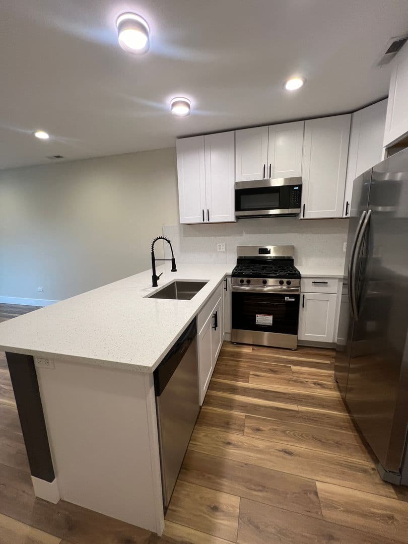 Chicago Apartment: 4434 W Monroe St