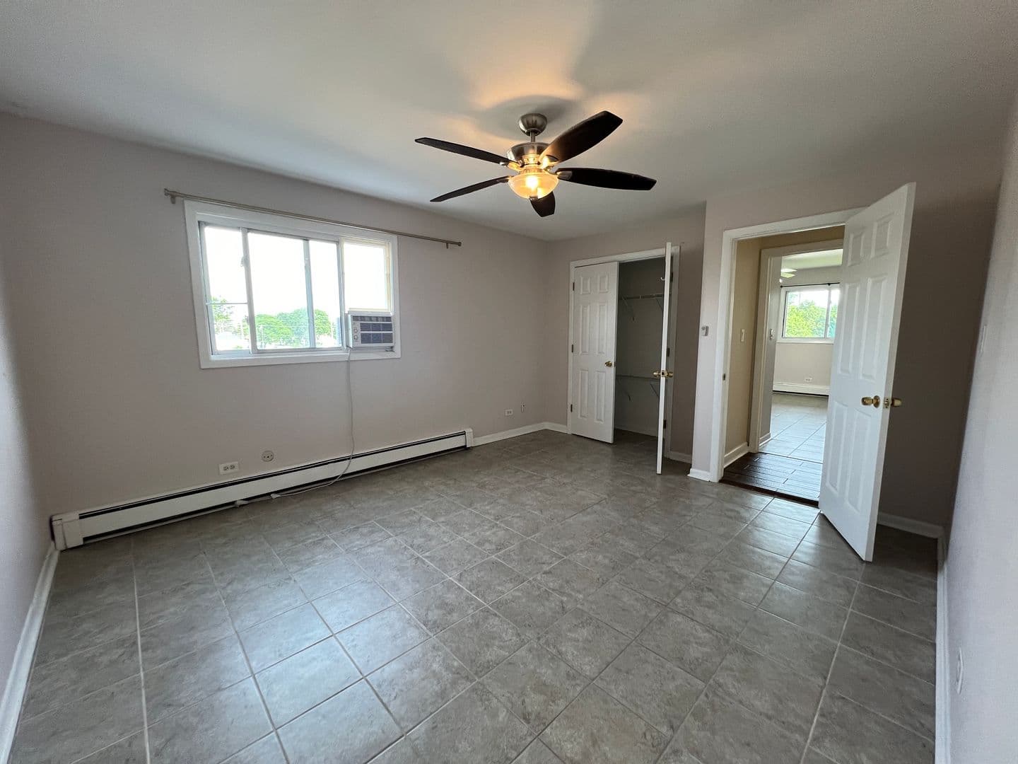 La Grange House: 355 Bluff Ave