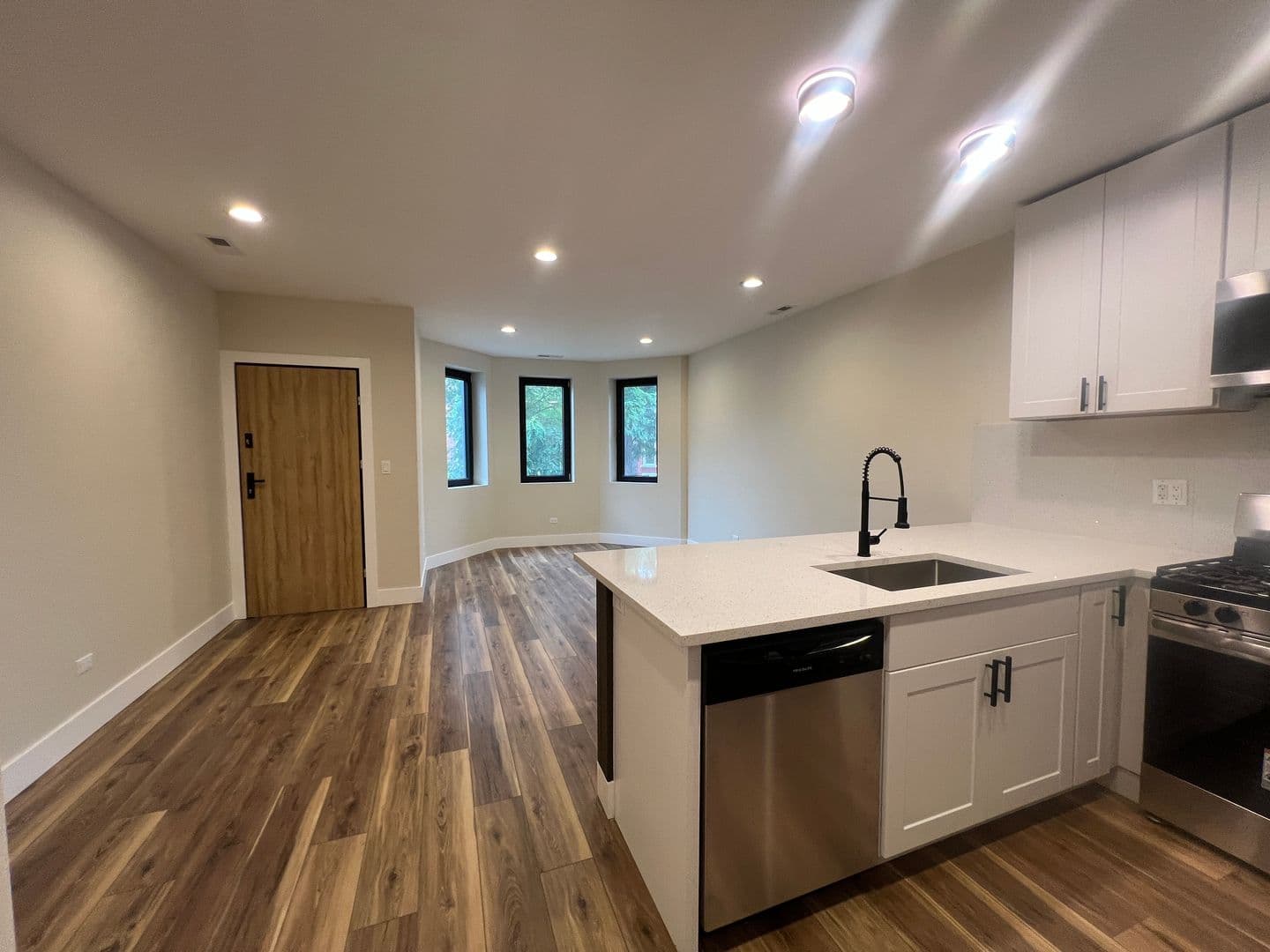 Chicago Apartment: 4434 W Monroe St