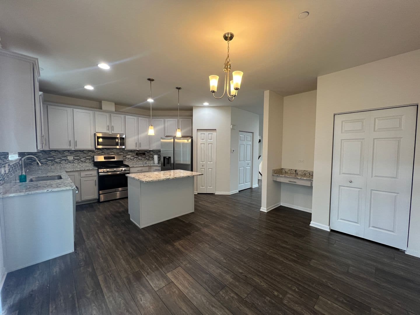 Warrenville House: 3s625 Camden St