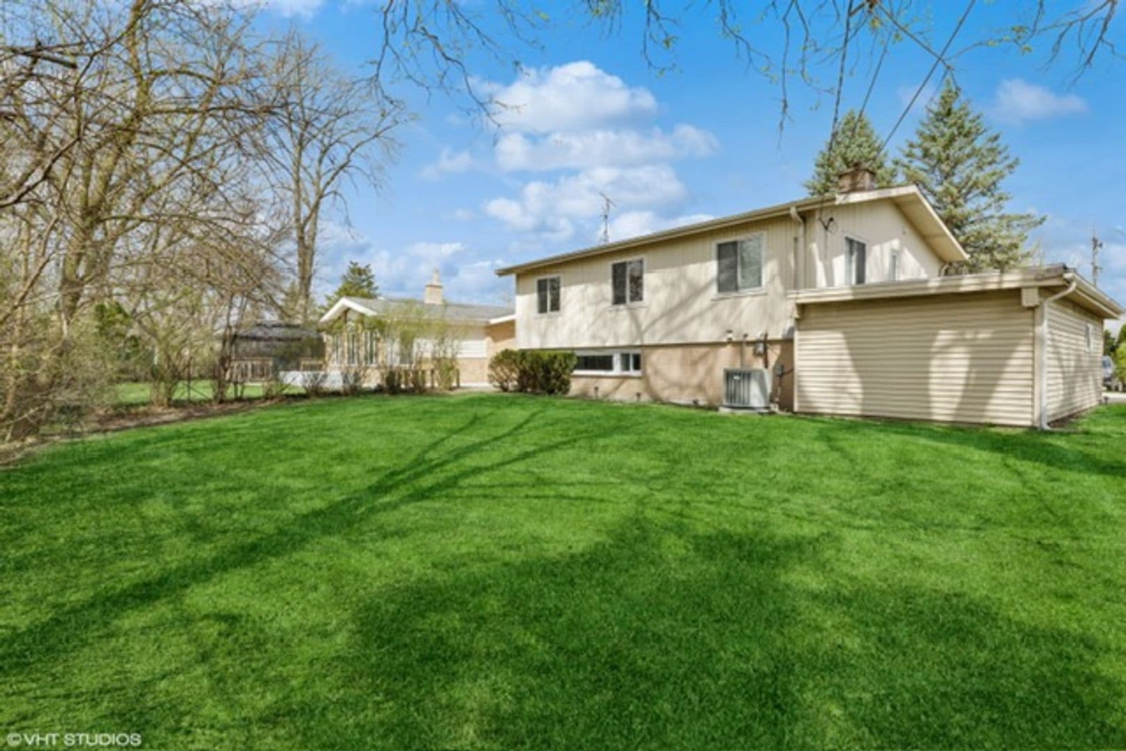 Glenview House: 403 E Lake Ave