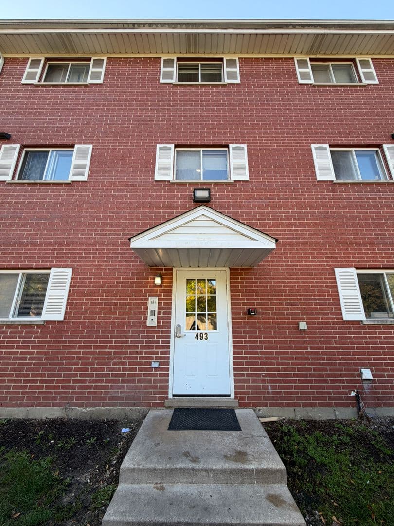 Des Plaines Apartment: 493 Leslie Ct Apt 102