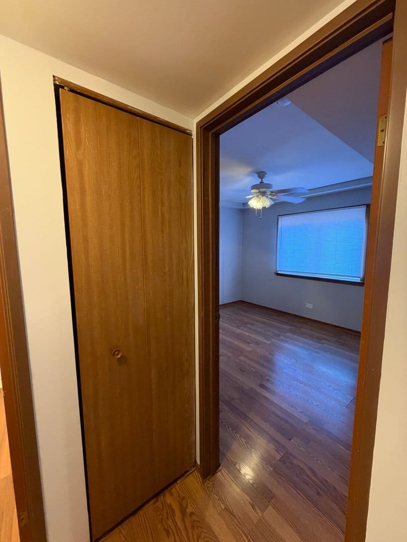 Des Plaines Apartment: 493 Leslie Ct Apt 102