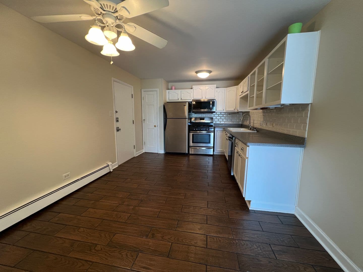 La Grange House: 355 Bluff Ave