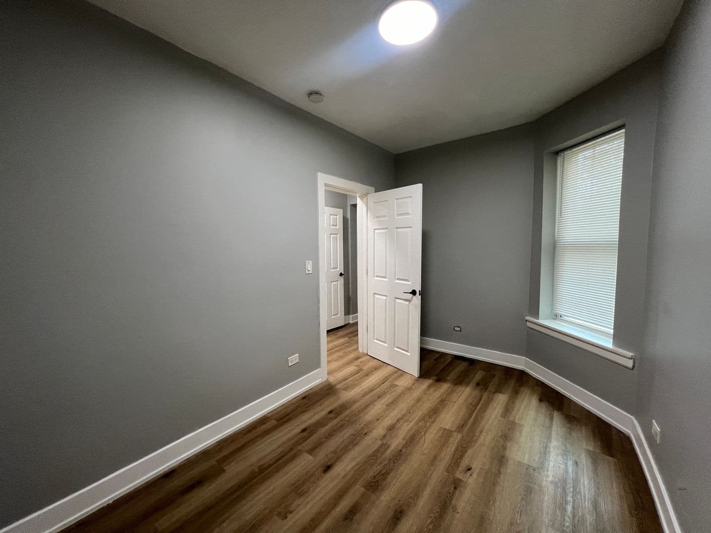 Chicago Apartment: 6804 S Champlain Ave