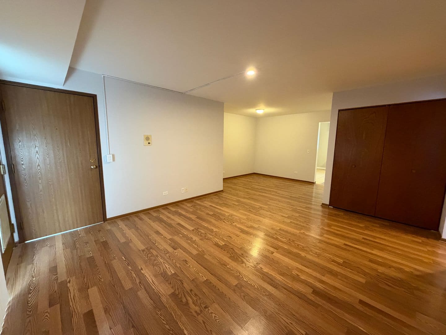 Des Plaines Apartment: 493 Leslie Ct Apt 102