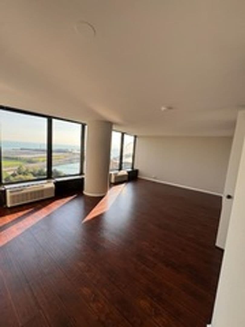 Chicago House: 505 N Lake Shore Dr. 1407-1408