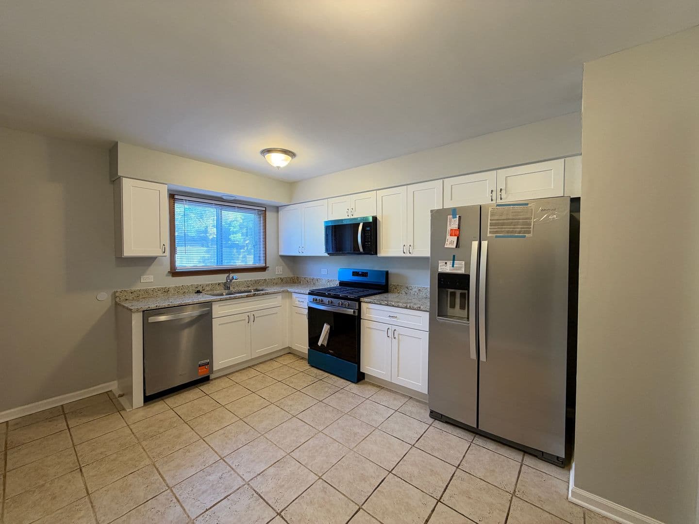 Des Plaines Apartment: 493 Leslie Ct Apt 102