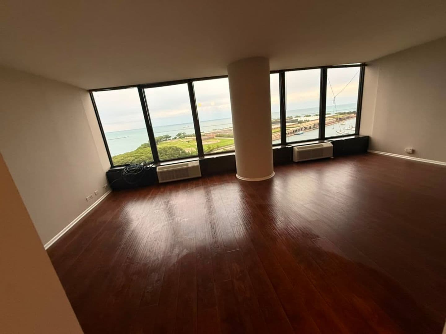 Chicago House: 505 N Lake Shore Dr. 1407-1408