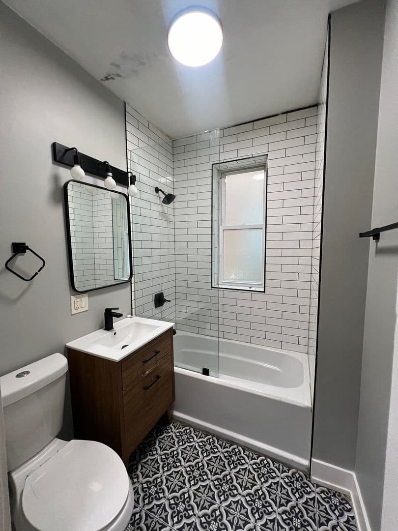 Chicago Apartment: 6804 S Champlain Ave