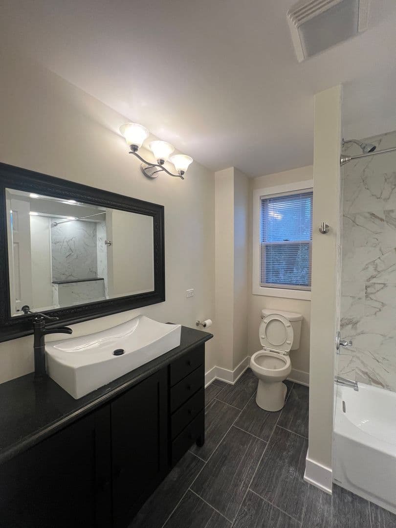 Lansing House: 3427 Lake St