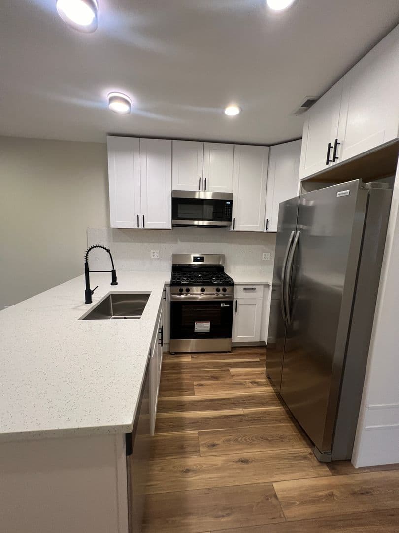 Chicago Apartment: 4434 W Monroe St