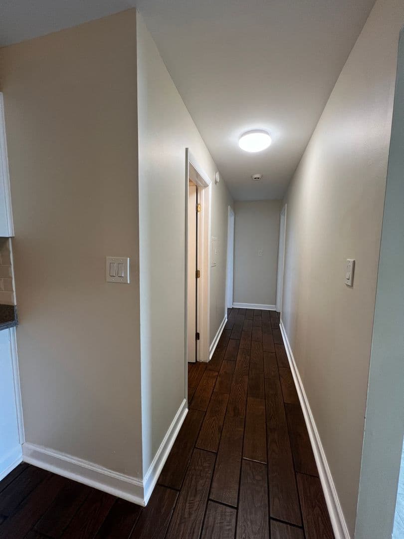 La Grange House: 355 Bluff Ave
